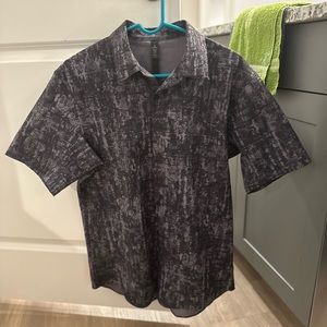 Lulu lemon men’s short sleeve button down grey